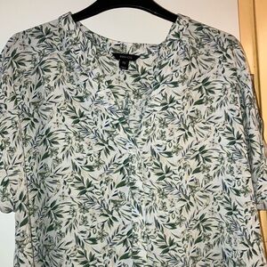 RW&CO. Green Leaf Print Blouse